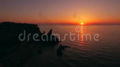 时间流逝令人惊叹的海上金色日落。 1920x1080。 克里米亚，俄罗斯。